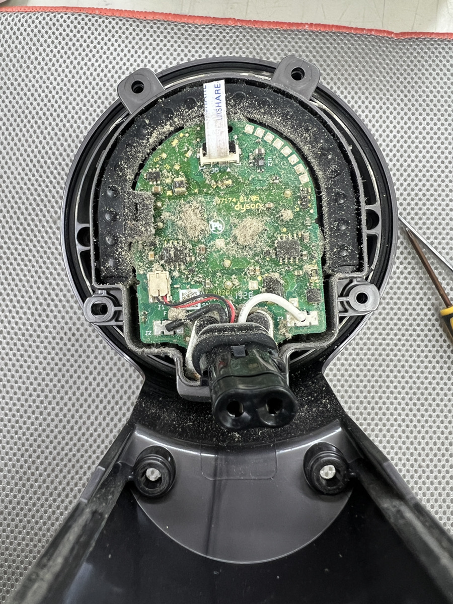 ダイソン】掃除機のクリーニングやメンテナンスは必要…？ スイープ