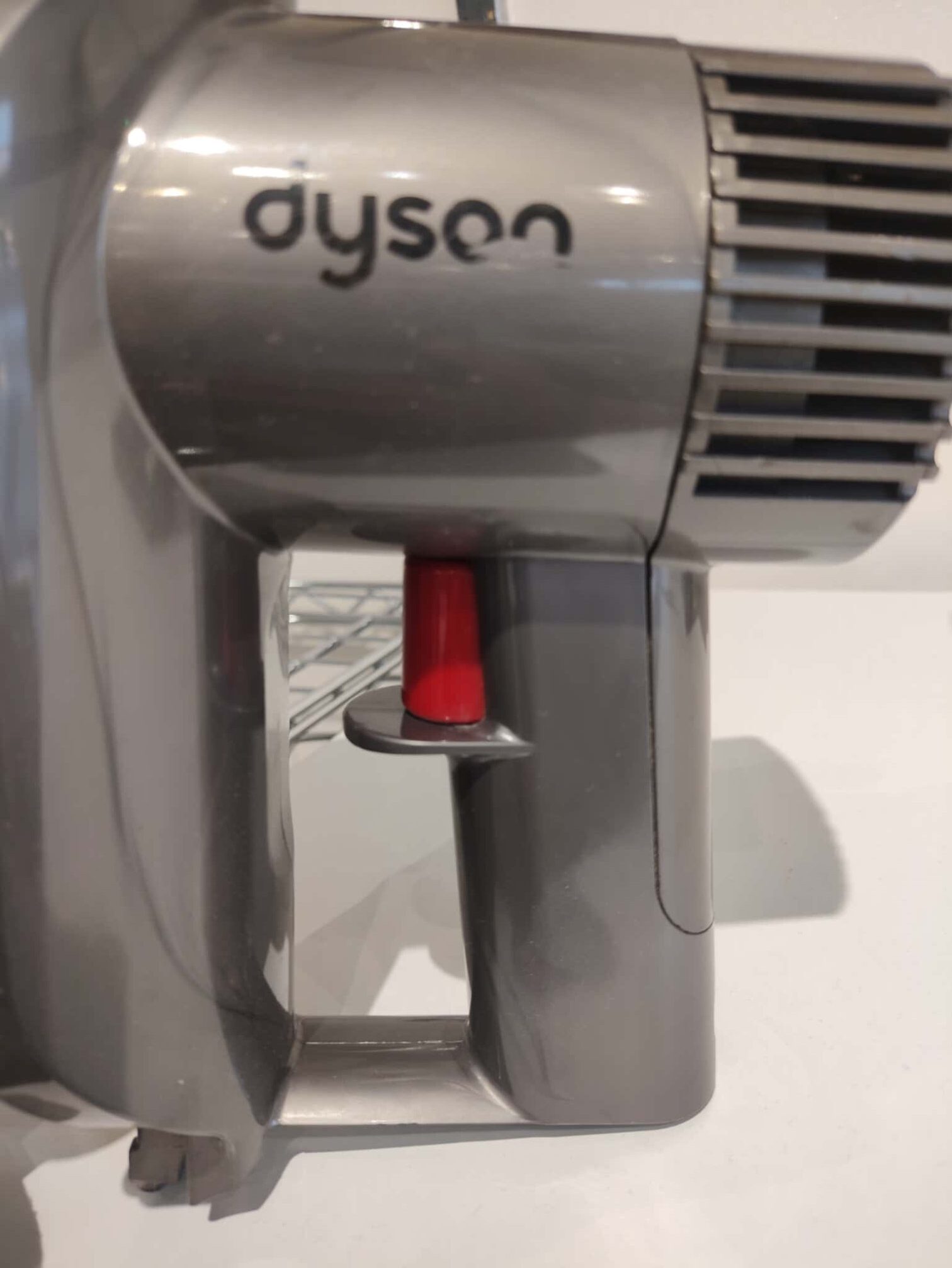 ダイソン掃除機が動かない！原因と自分でできる対処法・修理の目安