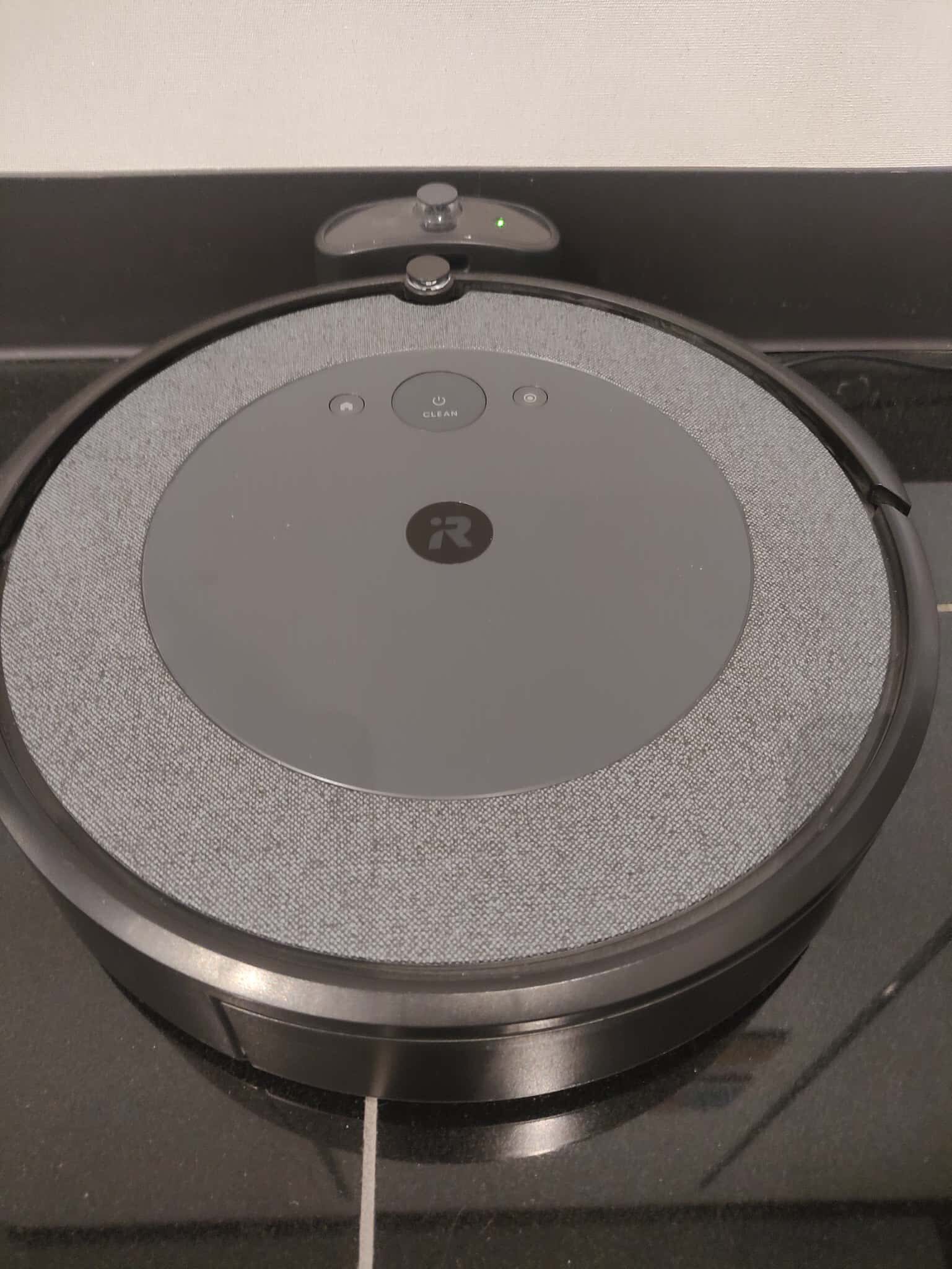 ルンバが充電できない原因と対策！修理のプロが試すべき対処法を解説 